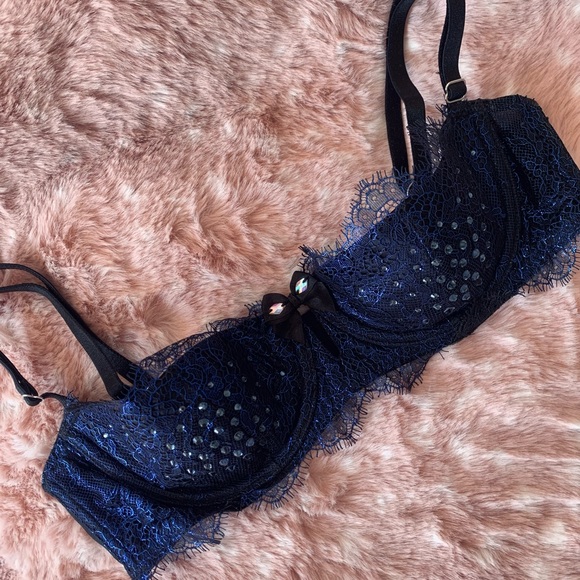 Victoria’s Secret Very Sexy Balconet Bra - Picture 1 of 3